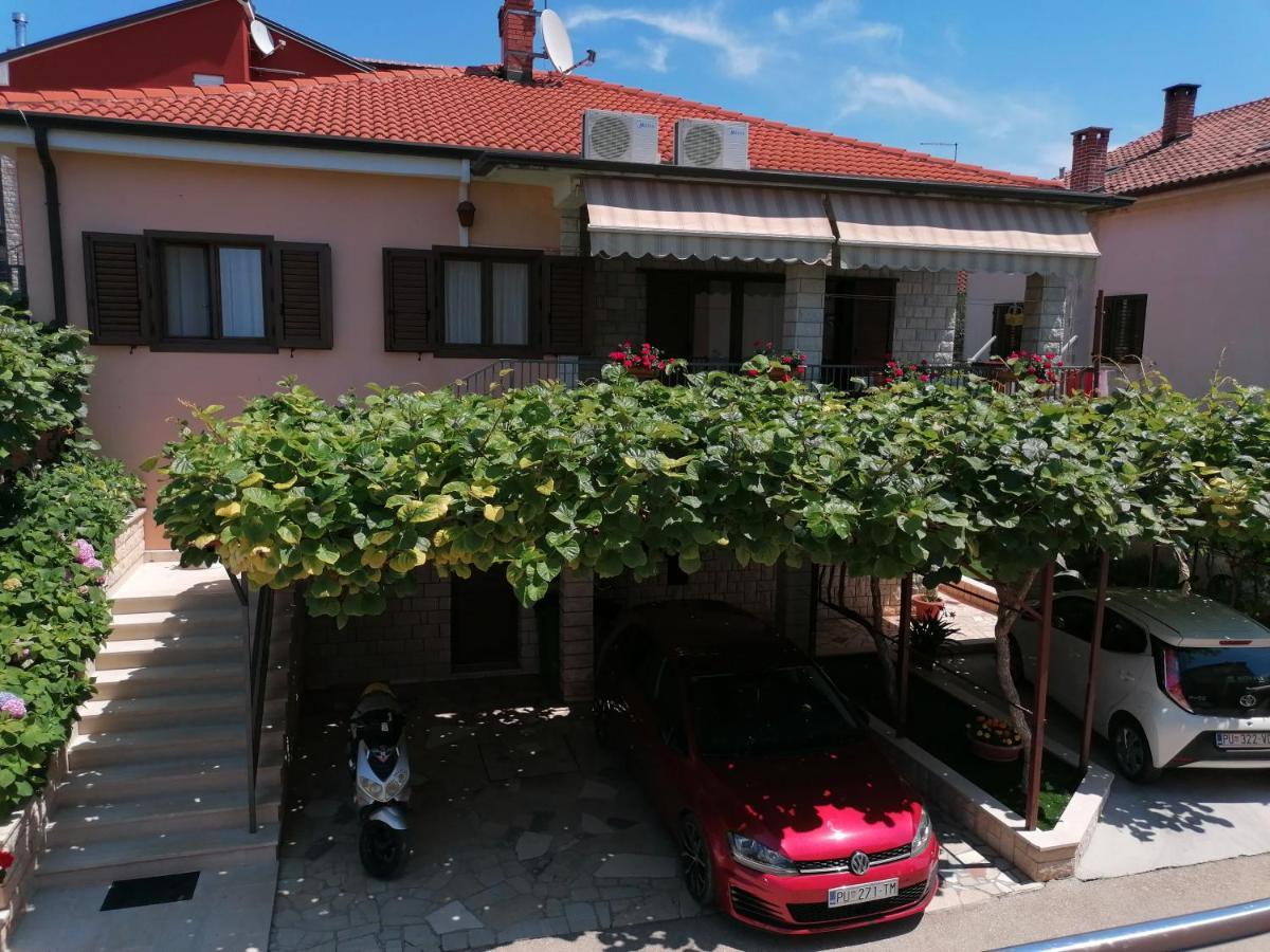 Apartman Bruna Новиград Екстериор снимка